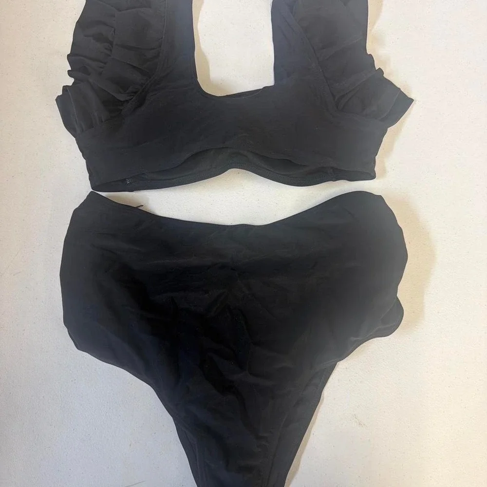 Black Ruffle Two-Piece Bikini Set 🖤